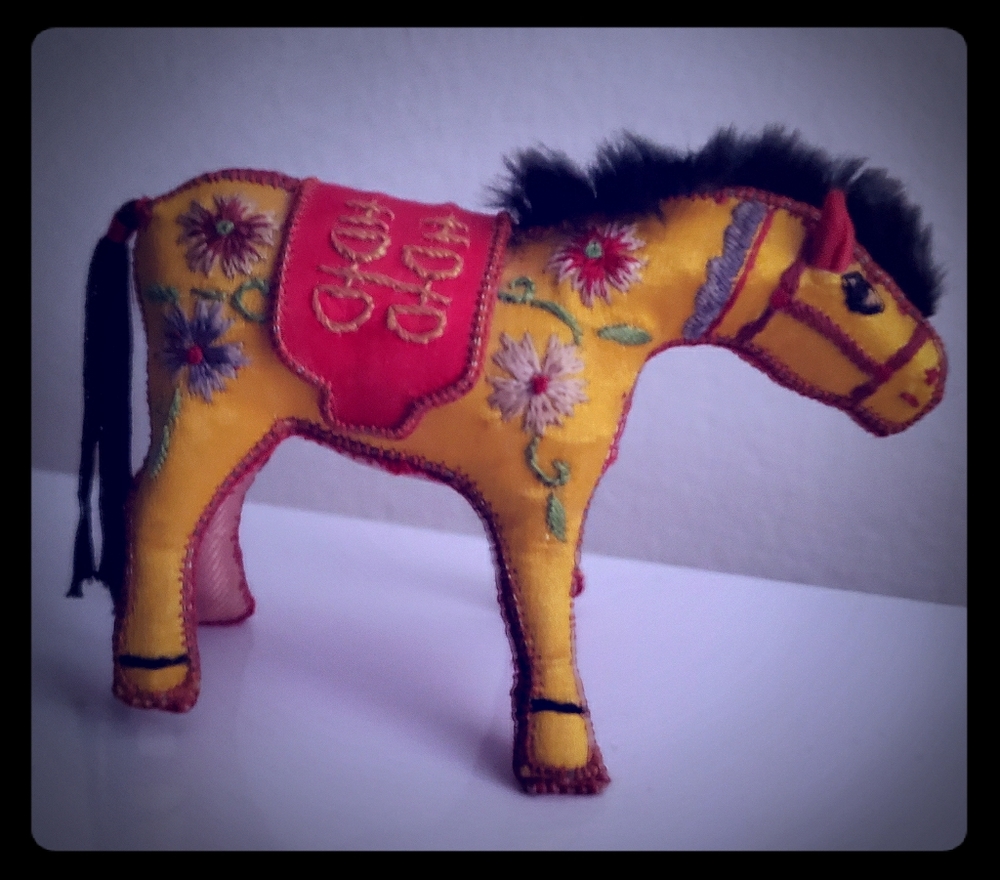 🏵VINTAGE EMBROIDERED SATIN HORSE🏵